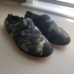 Sorel, Camo slippers, Size 9